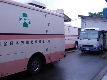 検診車のバス3台